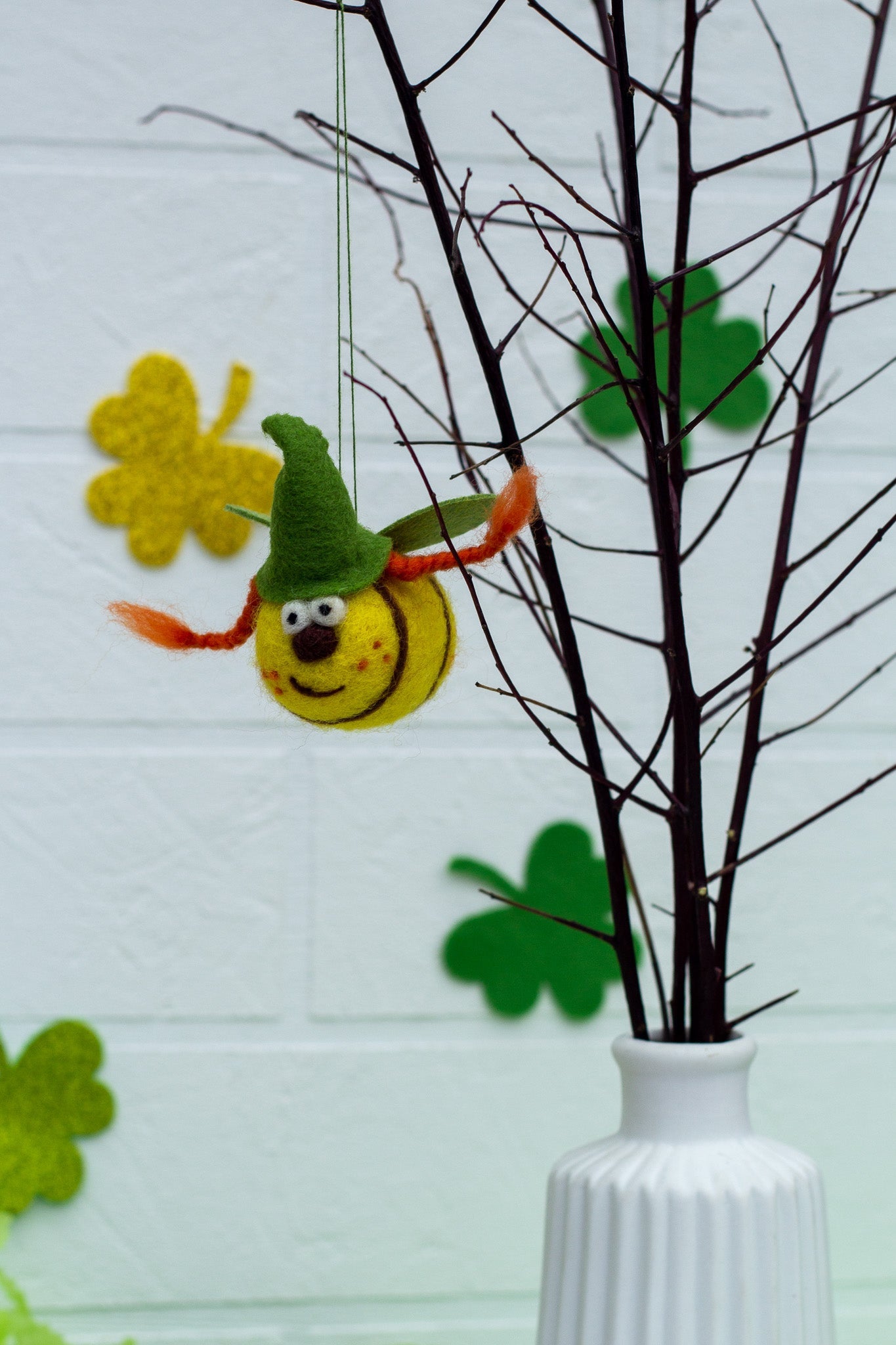 St. Patrick's Day Gift Felted Bee – Buy online at WoollyFox - WoollyFox